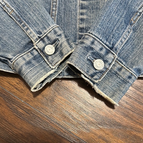 GAP Distressed Faded Frayed Rugged Whitewashed Blue Denim Women’s Jacket M - Picture 11 of 12